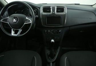 Подержанный автомобиль Renault Sandero 2020 года (12 фото)