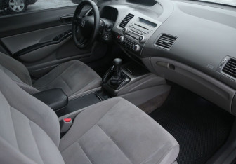 Подержанный автомобиль Honda Civic Sedan 2006 года (9 фото)