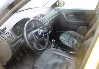 Подержанный автомобиль Skoda Fabia Hatchback 2012 года (10 фото)