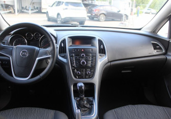 Подержанный автомобиль Opel Astra Hatchback 2012 года (15 фото)
