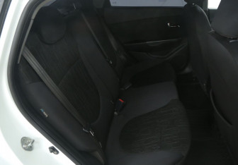 Подержанный автомобиль Kia Rio Sedan 2012 года (11 фото)