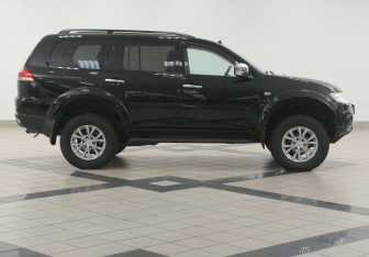 Подержанный автомобиль Mitsubishi Pajero Sport 2014 года (5 фото)