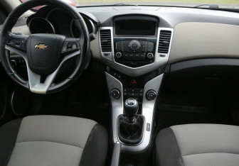 Подержанный автомобиль Chevrolet Cruze Sedan 2011 года (12 фото)