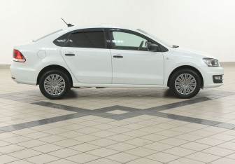 Подержанный автомобиль Volkswagen Polo Sedan 2017 года (5 фото)