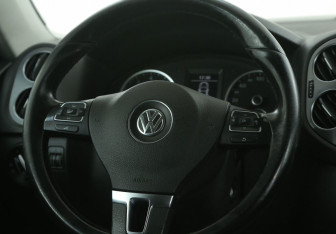 Подержанный автомобиль Volkswagen Tiguan 2014 года (16 фото)