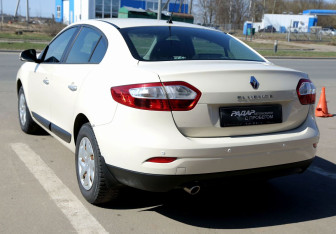 Подержанный автомобиль Renault Fluence 2013 года (4 фото)