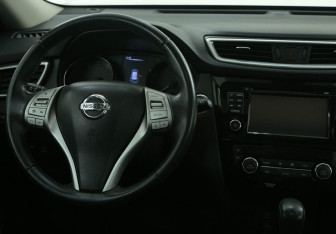 Подержанный автомобиль Nissan X-Trail 2018 года (14 фото)