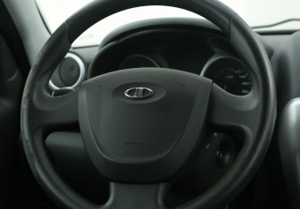 Подержанный автомобиль LADA (ВАЗ) Granta Sedan 2013 года (16 фото)