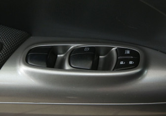 Подержанный автомобиль Nissan Juke 2012 года (17 фото)