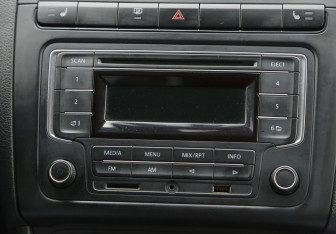 Подержанный автомобиль Volkswagen Polo Sedan 2013 года (13 фото)