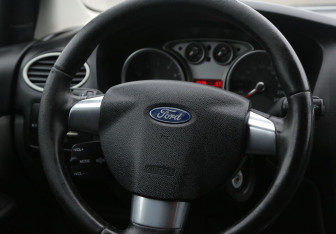 Подержанный автомобиль Ford Focus Hatchback 2008 года (16 фото)