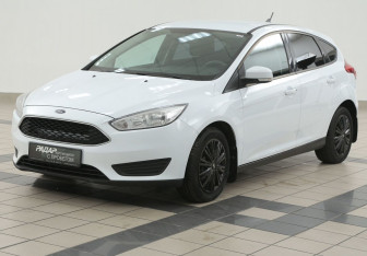 Подержанный автомобиль Ford Focus Hatchback 2017 года (8 фото)