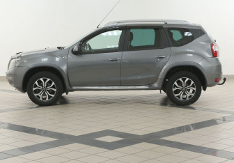 Подержанный автомобиль Nissan Terrano 2015 года (7 фото)