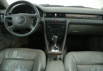 Подержанный автомобиль Audi A6 Sedan 2002 года (12 фото)
