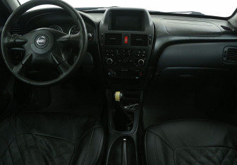 Подержанный автомобиль Nissan Almera Sedan 2006 года (12 фото)