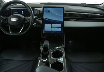 Подержанный автомобиль Geely Atlas 2024 года (12 фото)