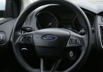 Подержанный автомобиль Ford Focus Hatchback 2017 года (16 фото)