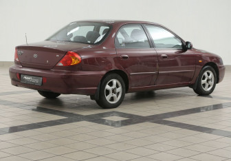 Подержанный автомобиль Kia Spectra Sedan 2006 года (4 фото)
