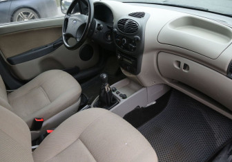 Подержанный автомобиль LADA (ВАЗ) Kalina Wagon 2011 года (9 фото)