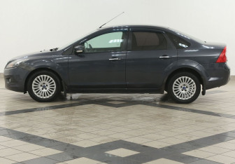 Подержанный автомобиль Ford Focus Hatchback 2010 года (7 фото)