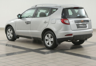 Подержанный автомобиль Geely Emgrand X7 2014 года (2 фото)