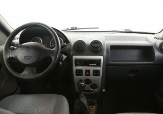 Подержанный автомобиль Renault Logan Sedan 2006 года (9 фото)