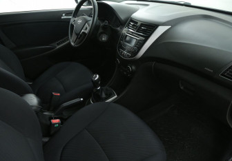 Подержанный автомобиль Hyundai Solaris Sedan 2014 года (9 фото)