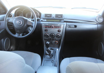 Подержанный автомобиль Mazda 3 Sedan 2007 года (13 фото)