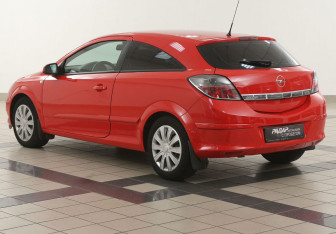 Подержанный автомобиль Opel Astra Hatchback 2008 года (2 фото)