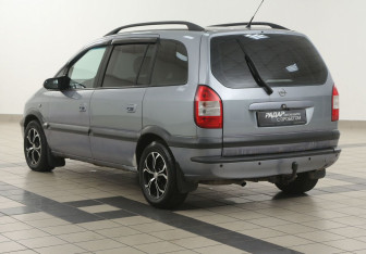 Подержанный автомобиль Opel Zafira Compactvan 2004 года (2 фото)