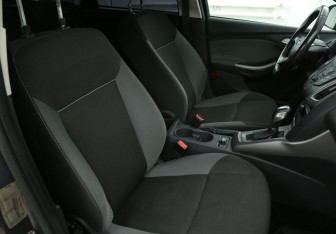 Подержанный автомобиль Ford Focus Sedan 2012 года (10 фото)