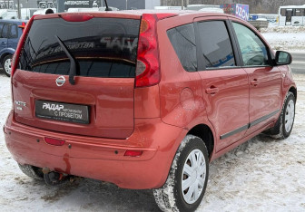 Подержанный автомобиль Nissan Note 2007 года (7 фото)