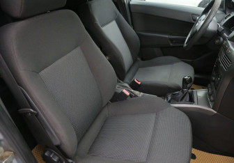 Подержанный автомобиль Opel Astra Hatchback 2005 года (10 фото)