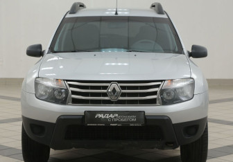 Подержанный автомобиль Renault Duster 2015 года (6 фото)