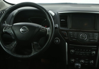 Подержанный автомобиль Nissan Pathfinder 2014 года (14 фото)