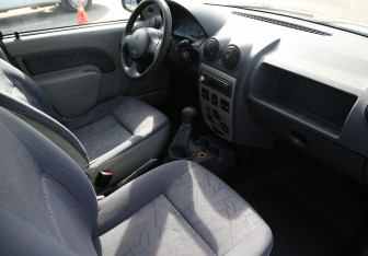 Подержанный автомобиль Renault Logan Sedan 2007 года (9 фото)