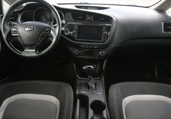 Подержанный автомобиль Kia Ceed Hatchback 2014 года (12 фото)