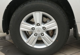 Подержанный автомобиль Toyota Land Cruiser Suv 2013 года (32 фото)