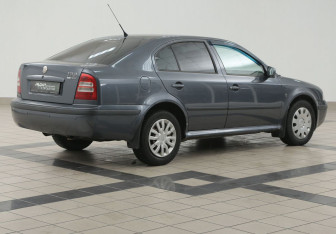 Подержанный автомобиль Skoda Octavia Liftback 2008 года (4 фото)