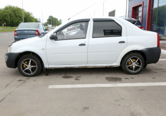 Подержанный автомобиль Renault Logan Sedan 2008 года (8 фото)