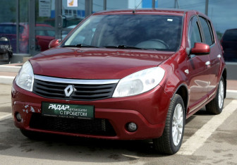 Подержанный автомобиль Renault Sandero 2012 года (3 фото)