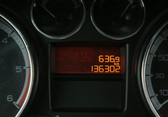 Подержанный автомобиль Peugeot 408 2012 года (18 фото)