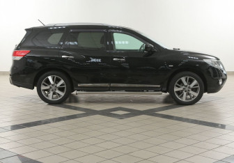 Подержанный автомобиль Nissan Pathfinder 2014 года (5 фото)