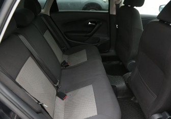 Подержанный автомобиль Volkswagen Polo Sedan 2014 года (11 фото)