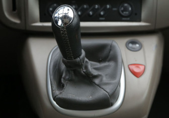 Подержанный автомобиль Renault Scenic 2006 года (13 фото)