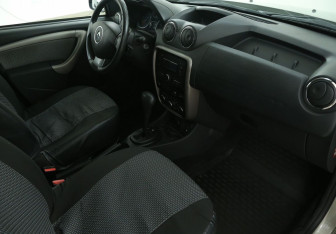 Подержанный автомобиль Renault Duster 2014 года (9 фото)