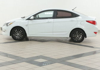 Подержанный автомобиль Hyundai Solaris Sedan 2014 года (7 фото)