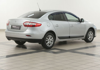 Подержанный автомобиль Renault Fluence 2012 года (4 фото)