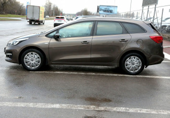 Подержанный автомобиль Kia Ceed Wagon 2018 года (8 фото)