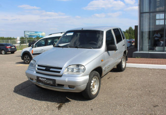 Подержанный автомобиль Chevrolet Niva 2004 года (3 фото)